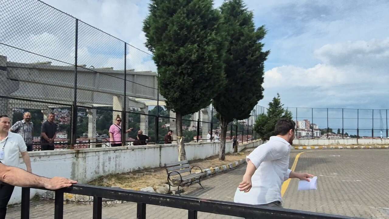 Kardeşinin kimliğiyle LGS’ye geldi! Amcası 4 dakika kala yetiştirdi 9
